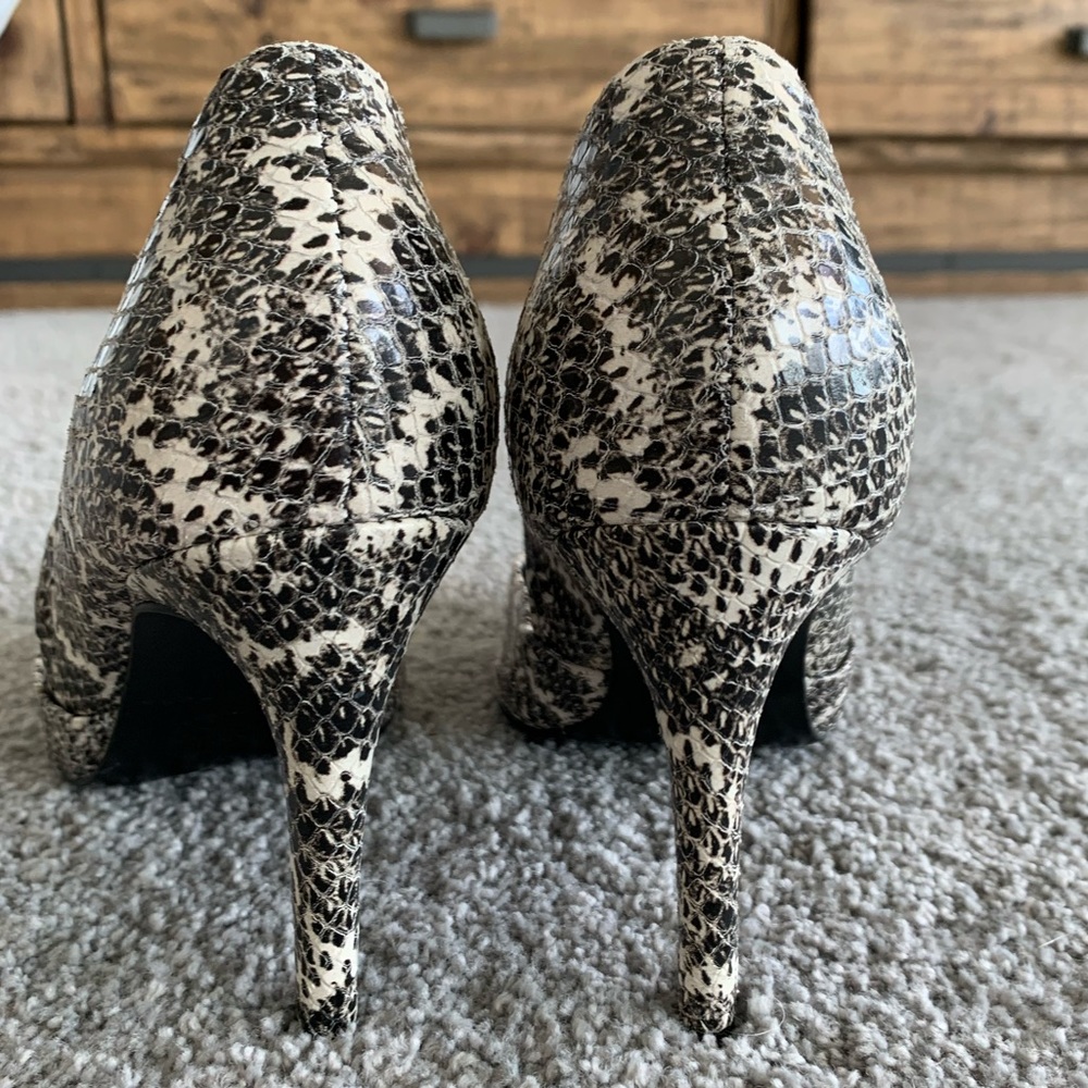 Trina Turk Black and White Snakeskin Pumps - Picture 4 of 7